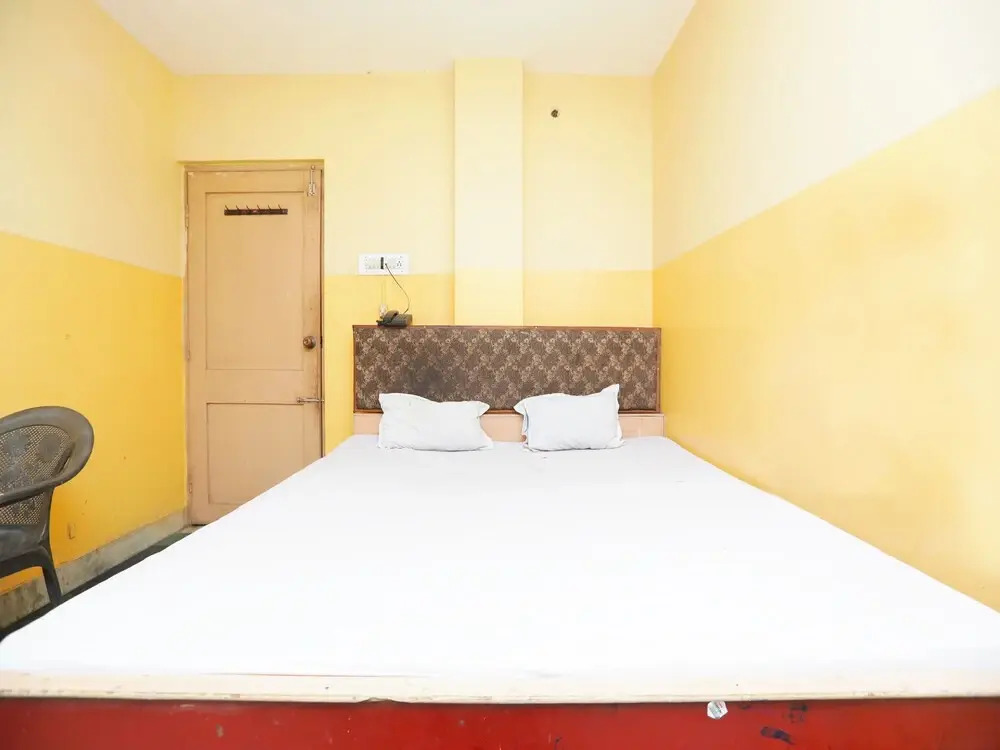 SPOT ON 45472 Hotel Savitri