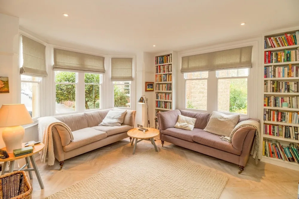 4 Bedroom Canalside Family Home in Oxford