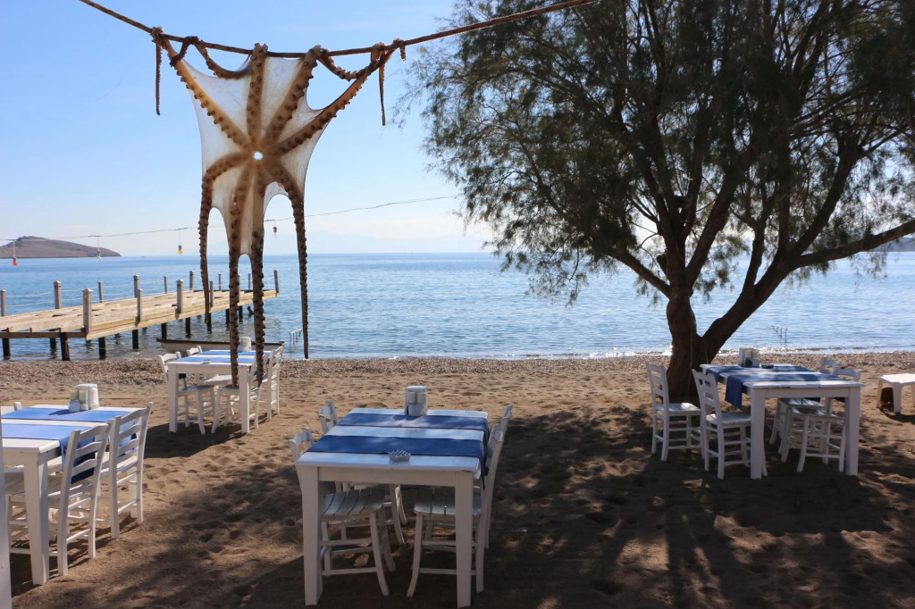 Kefi Beach & Suites