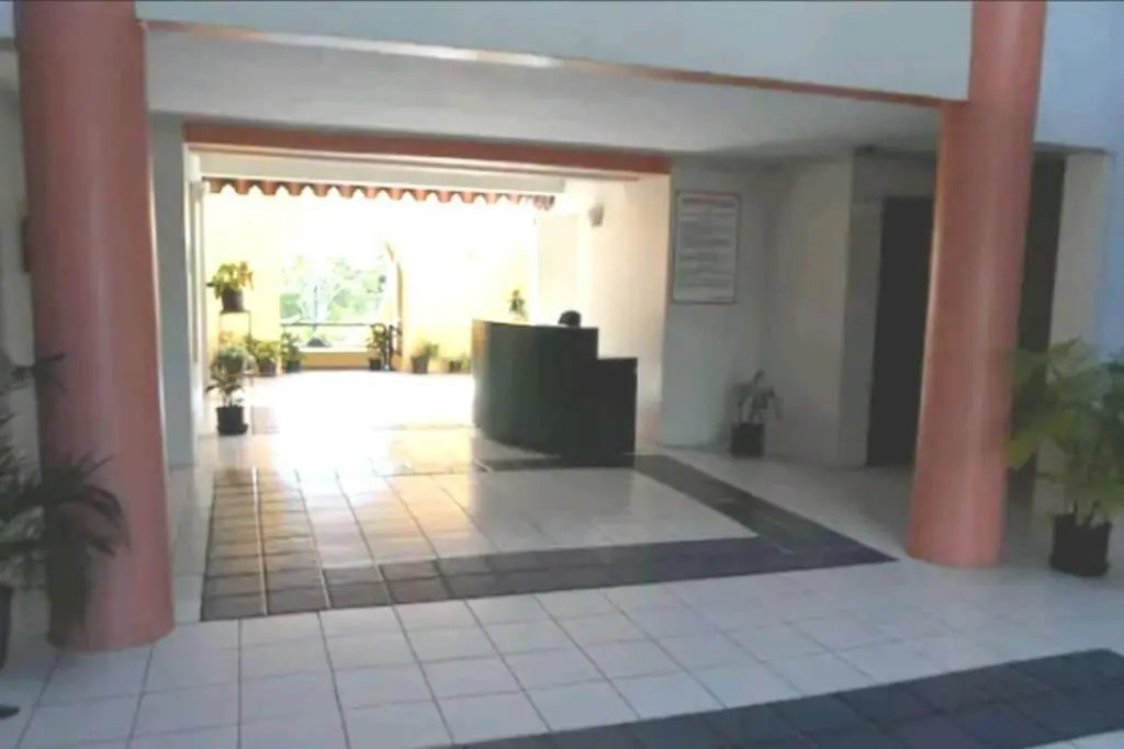 2bed apt with 24hr Security*