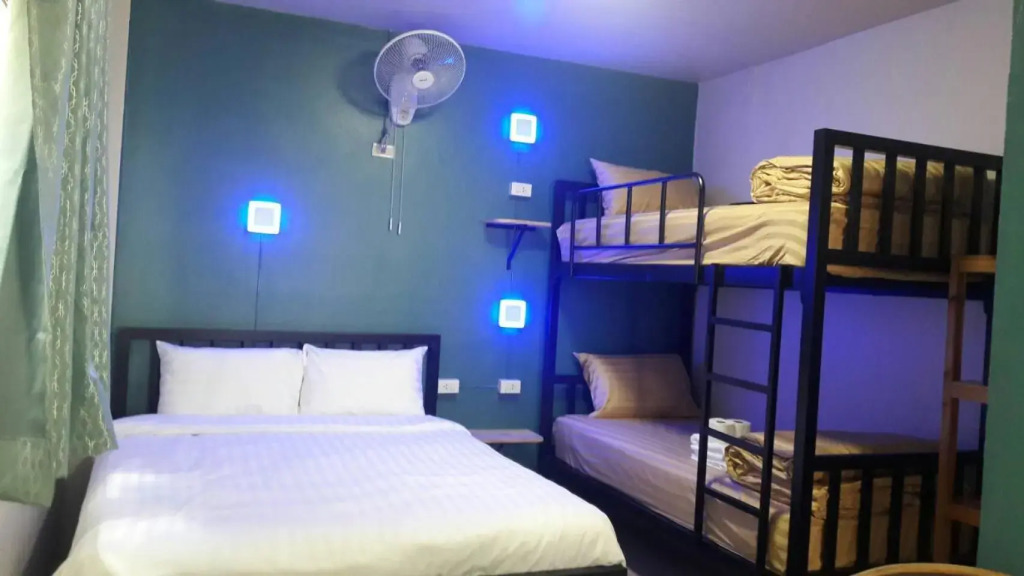 Yan Hostel Thapae Gate