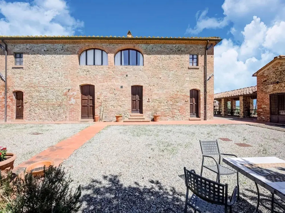 Apartment in Peccioli With Pool