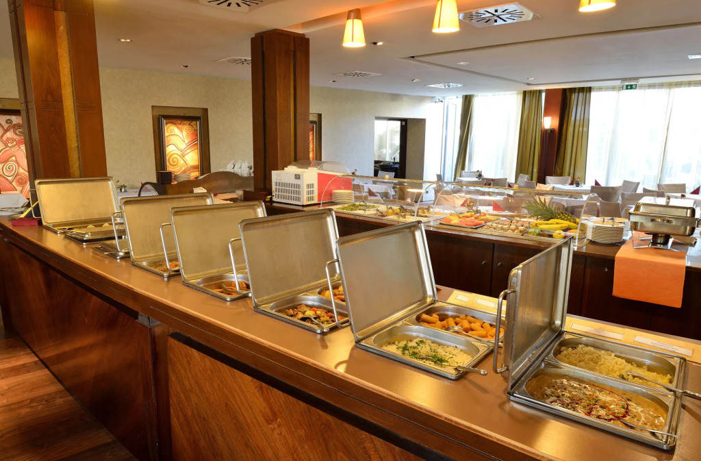 Hotel Golden Lake Resort