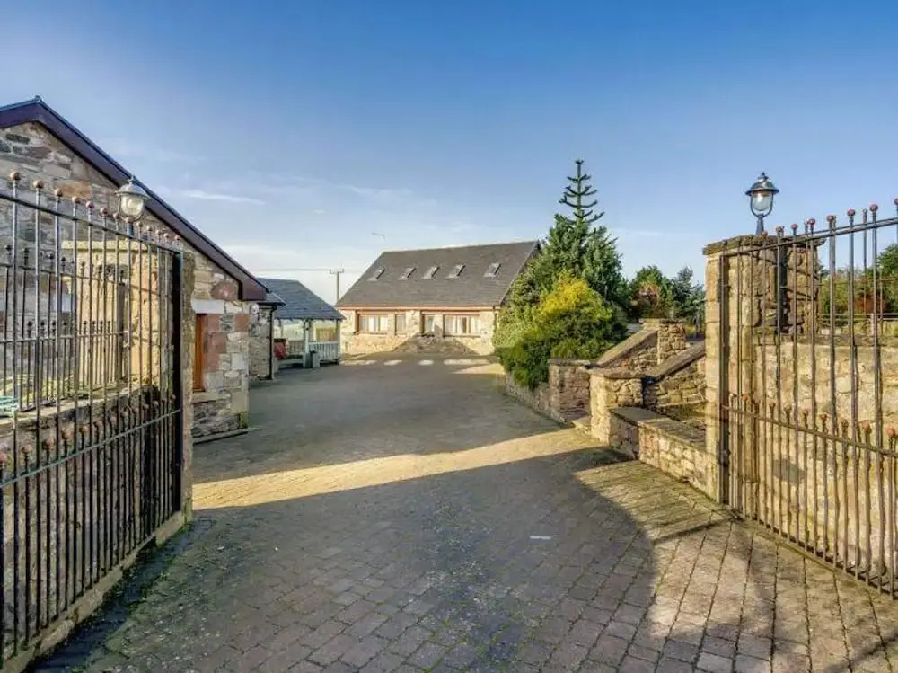 Sleeps 10 - Hot tub - Pool Table - Play Park