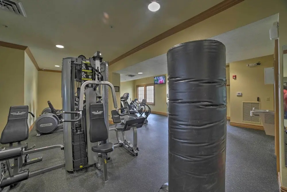 Indoor Pool Access: Golf Getaway Near 76 Strip!