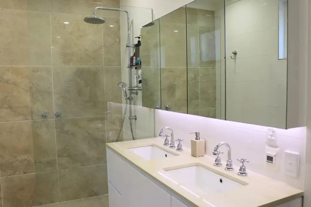 Spacious 4 Bedroom Seaside Gem