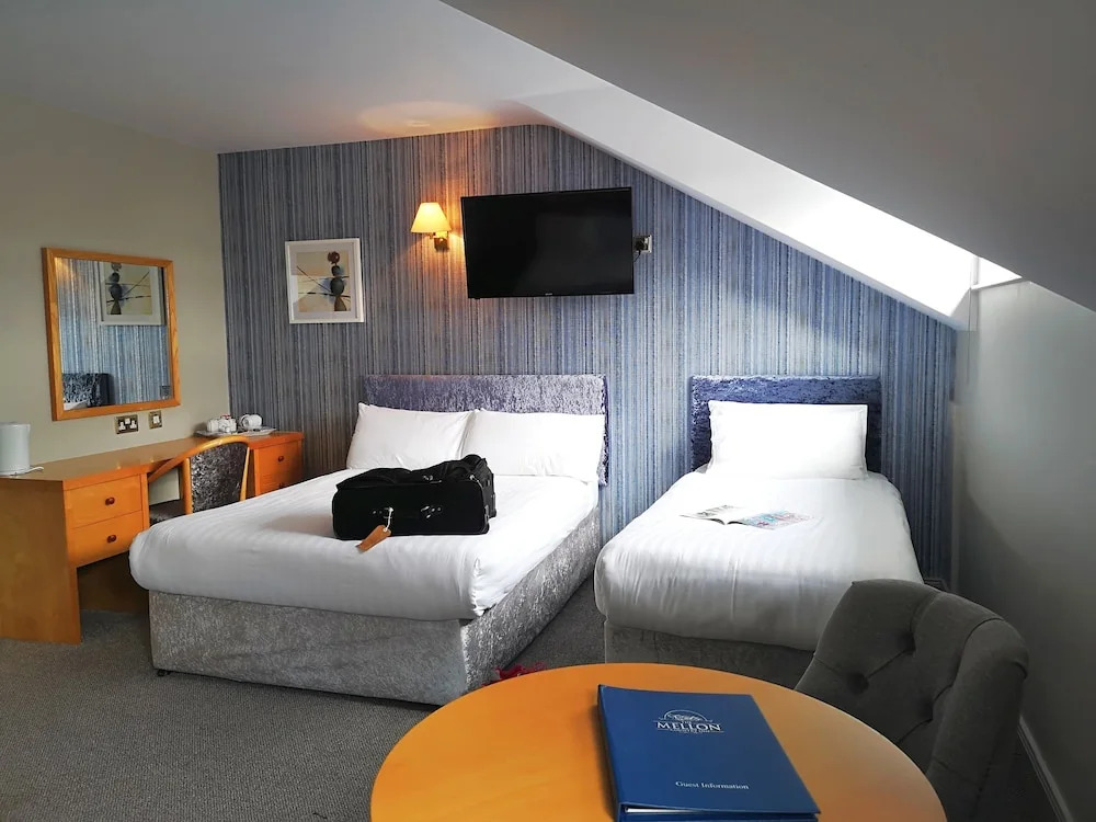 Mellon Country Inn Hotel