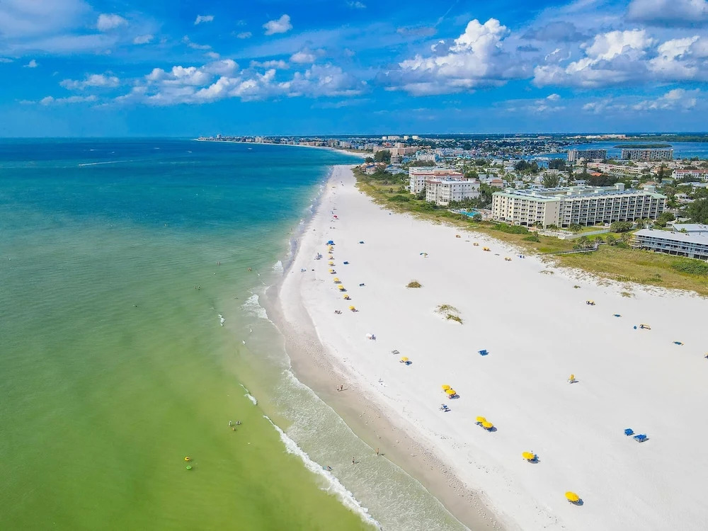 Tropic Terrace #41 - Beachfront Rental 2 Bedroom Apts by Redawning