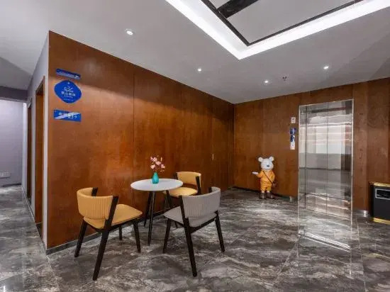 Super 8 Select Hotel (Beijing Tiancun Subway Station Branch)