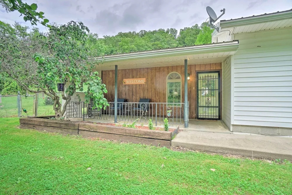 Quaint Zanesville Home w/ Game Room & Yard!