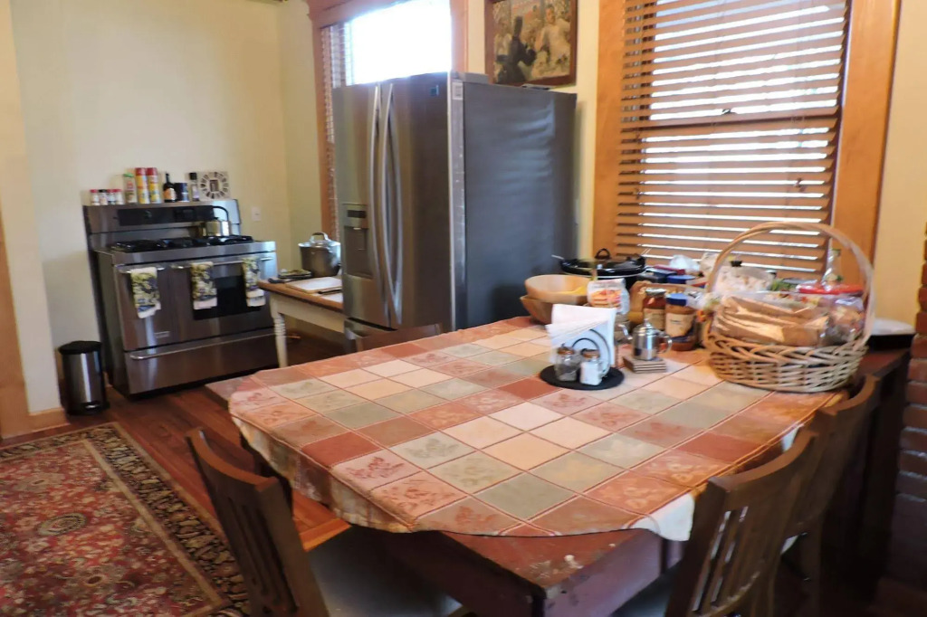 South Broadway Manor B&B - Near Fallingwater, Ohiopyle State Park, Hiking & Biking trails GAP