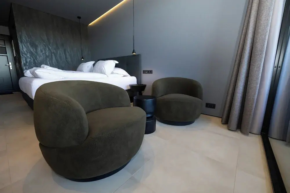 North Mountain View Suites