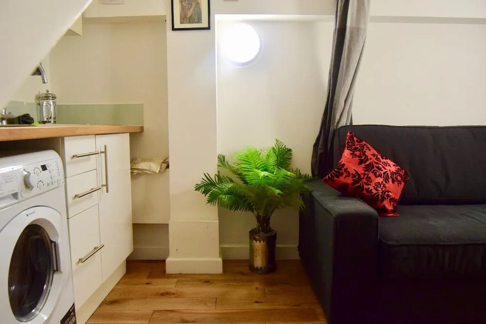 1 Bedroom Shadwell Flat