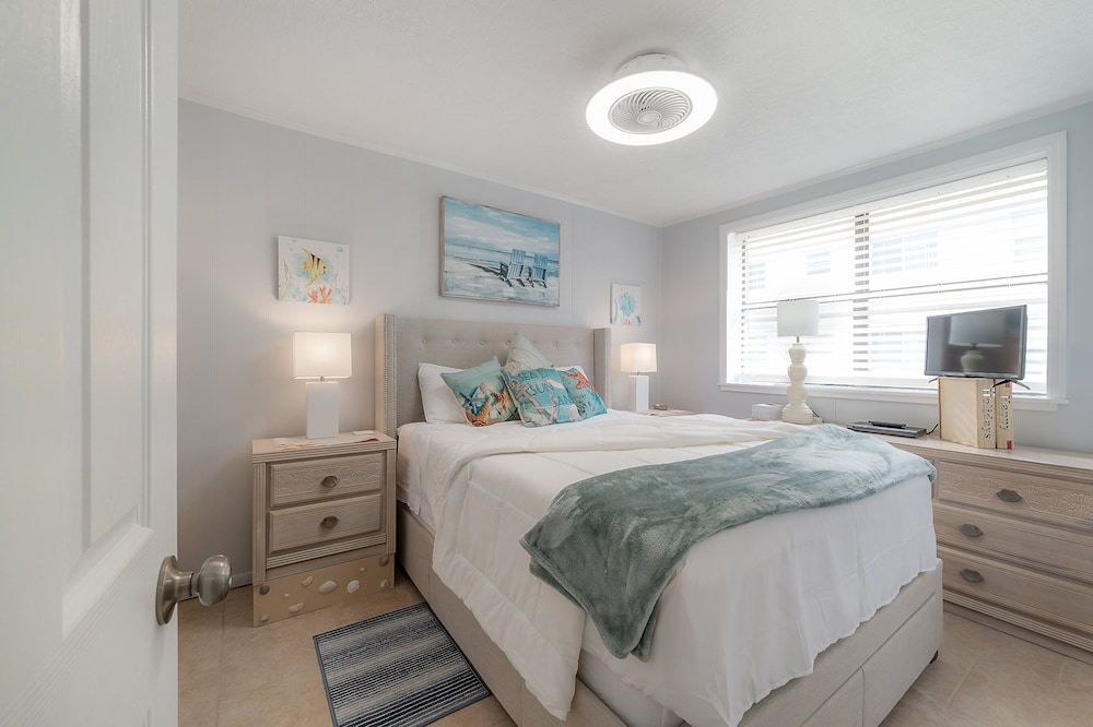 6700 Sunset Way Unit 702