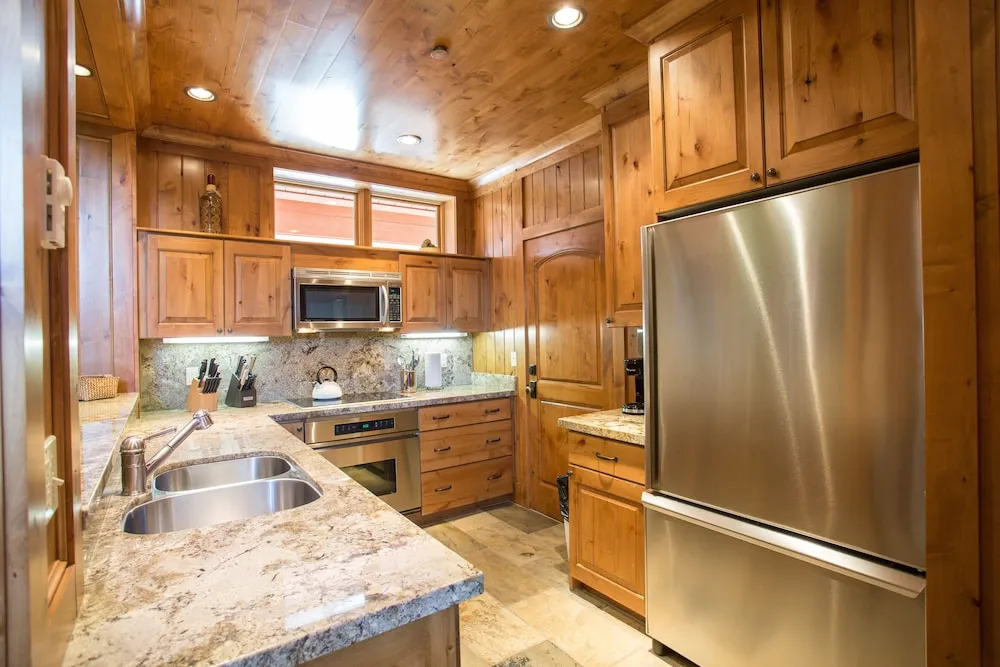 4416 - Two Bedroom Deluxe Creekside Condominiums 2 Condo by RedAwning