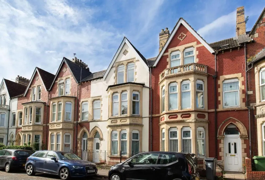 River View - 1 Bed Serviced Apartment in Cardiff City Center - Street Parking - By DYZYN