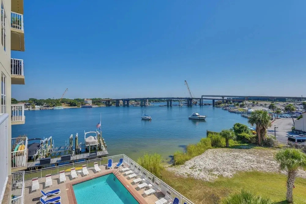 Walk to Sand! Modern Okaloosa Island Condo