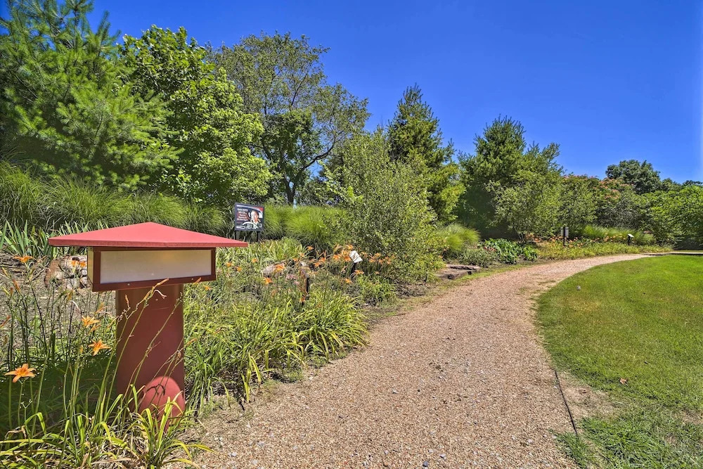 Chalet at Falling Water: Close to Bike Trails