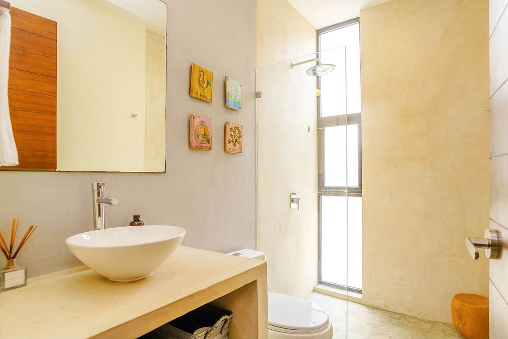 Magazine-worthy Villa Ponderosa with Private Pool & Gated Area