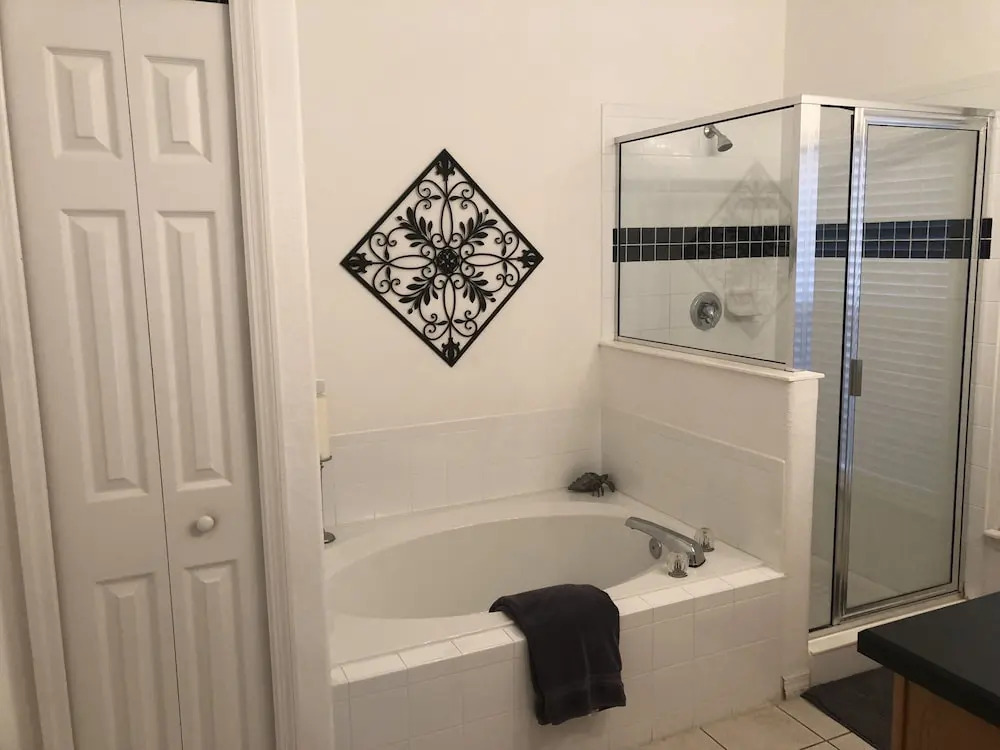 Gorgeous 5 Bed Home with Private Pool and Gamesroom in Disney Area