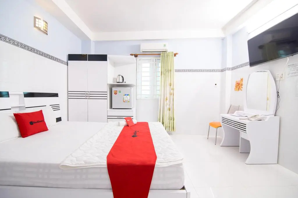 RedDoorz Plus near Ben Thanh Market