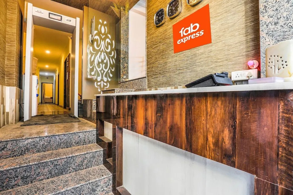 FabHotel Clink