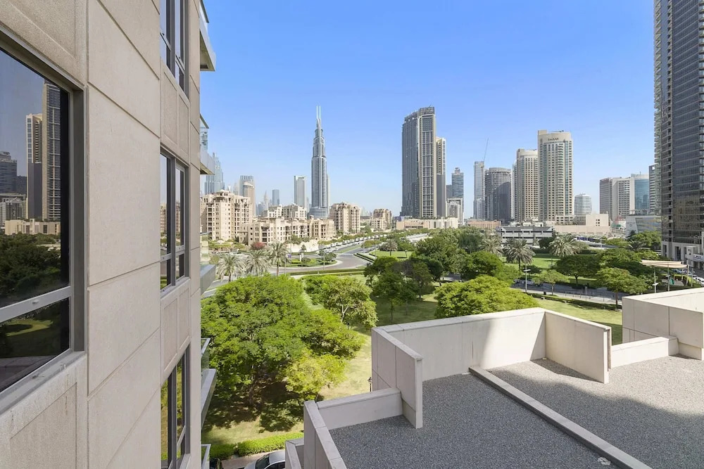 Vogue Vacation Homes, Business Bay Damac Maison Prive near Burj Khalifa and Dubai Mall, Studio Apartment with Canal and City View, Access to all Amenities