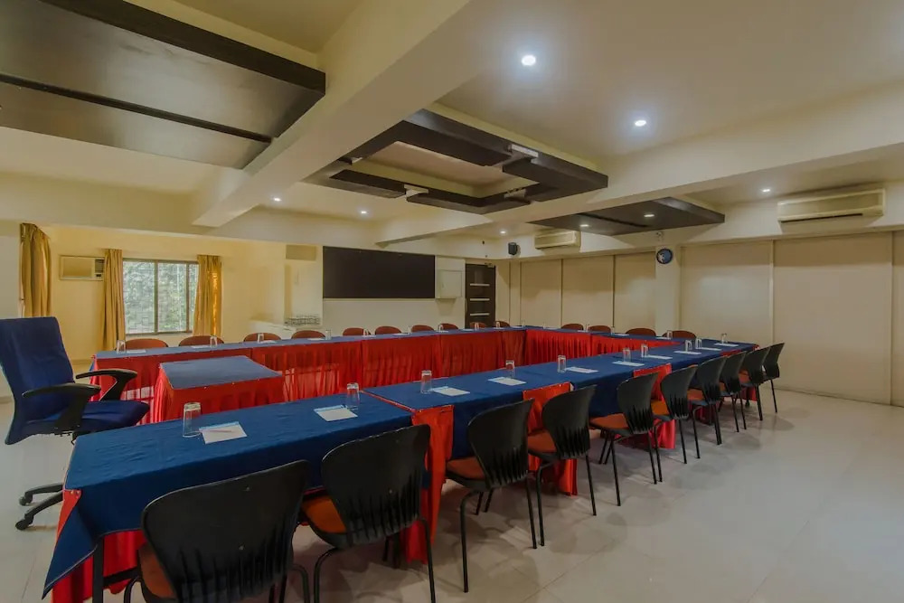 OYO 10382 Hotel Saffron Suites