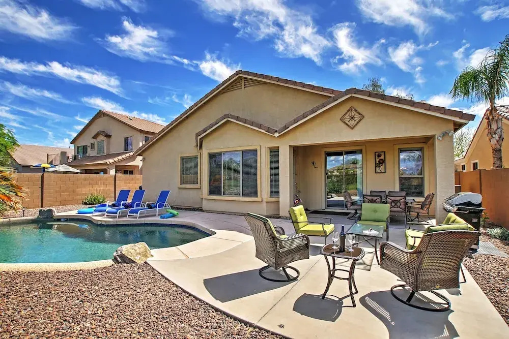 Golf Course View! Group Getaway in Queen Creek
