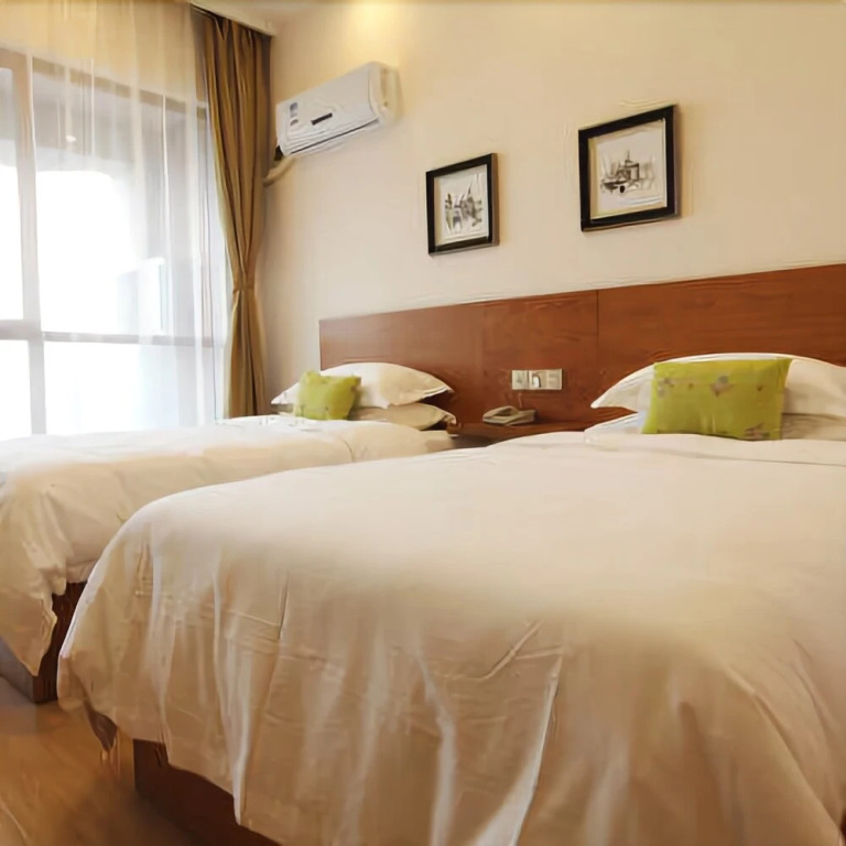 Haining Ruiqi Hotel