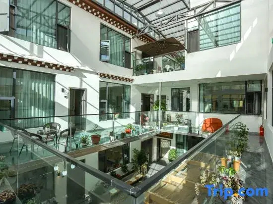 Shangri-La · Jianxu · SStory Oxygen Homestay (Dukezong Ancient City Hexie Tower Zhongta Store)
