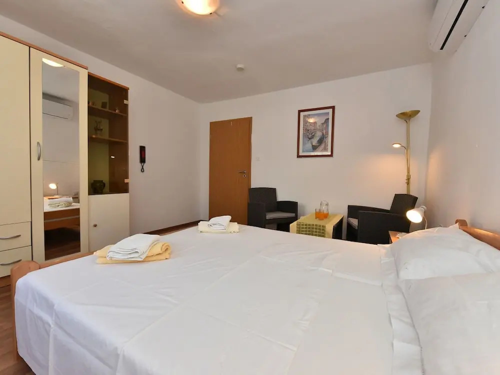 Traditional Apartment in Zadar with Garden