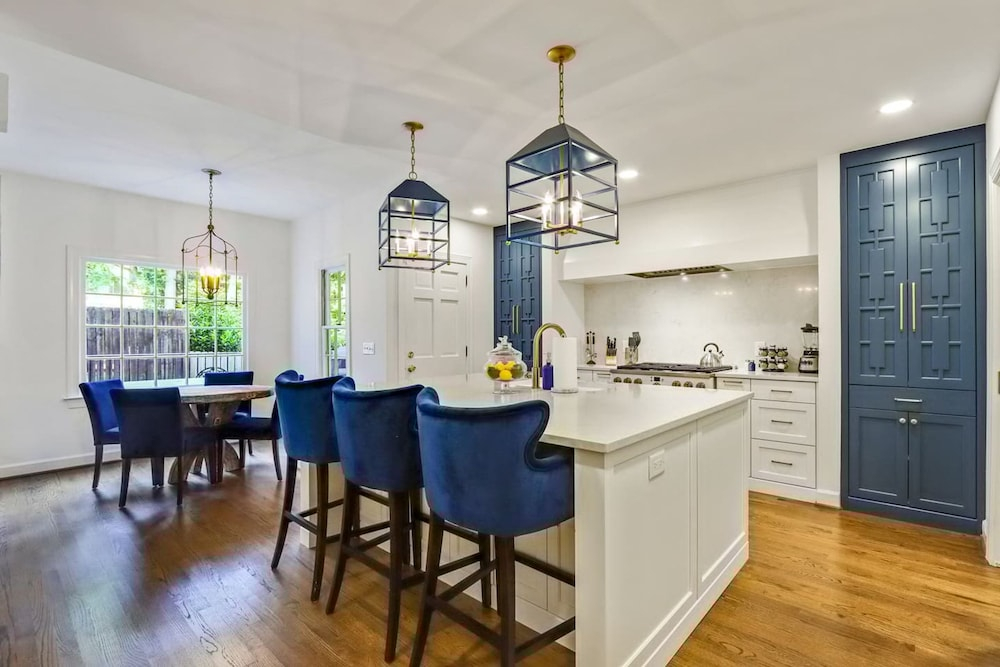 Luxe Cozy Buckhead 4BD 3 5 Private Sleeps 8