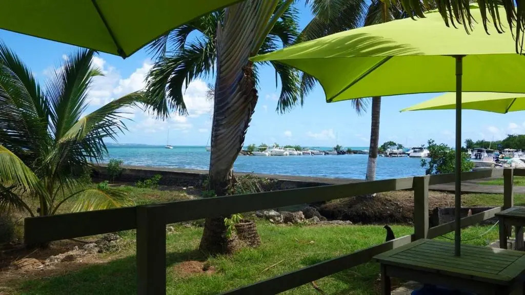 Villa de 3 chambres avec vue sur la mer piscine privee et jardin clos a Goyave a 2 km de la plage