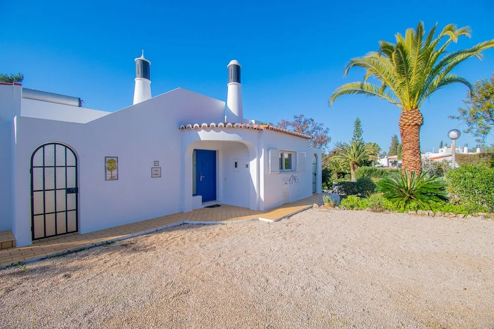 61 vdm Superb Villa on Vale do Milho With Heated