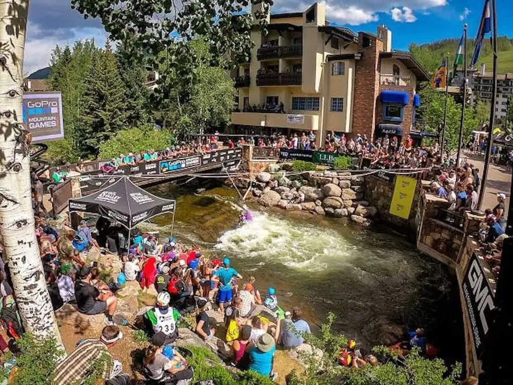 Comfortable and Cozy 2 Bedroom Condo Near Chair Lift 20 in Cascade Village - Shuttle to Vail Village