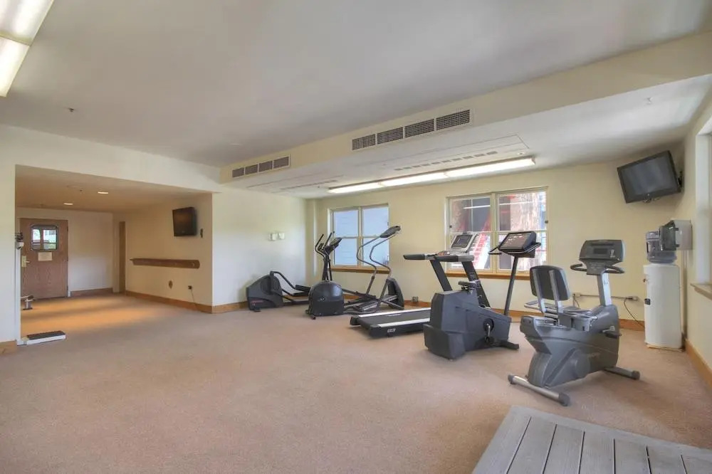 Inviting Winter Hideaway - Walk To Apres-ski Fun Sleeps 4 1 Bedroom Condo by RedAwning