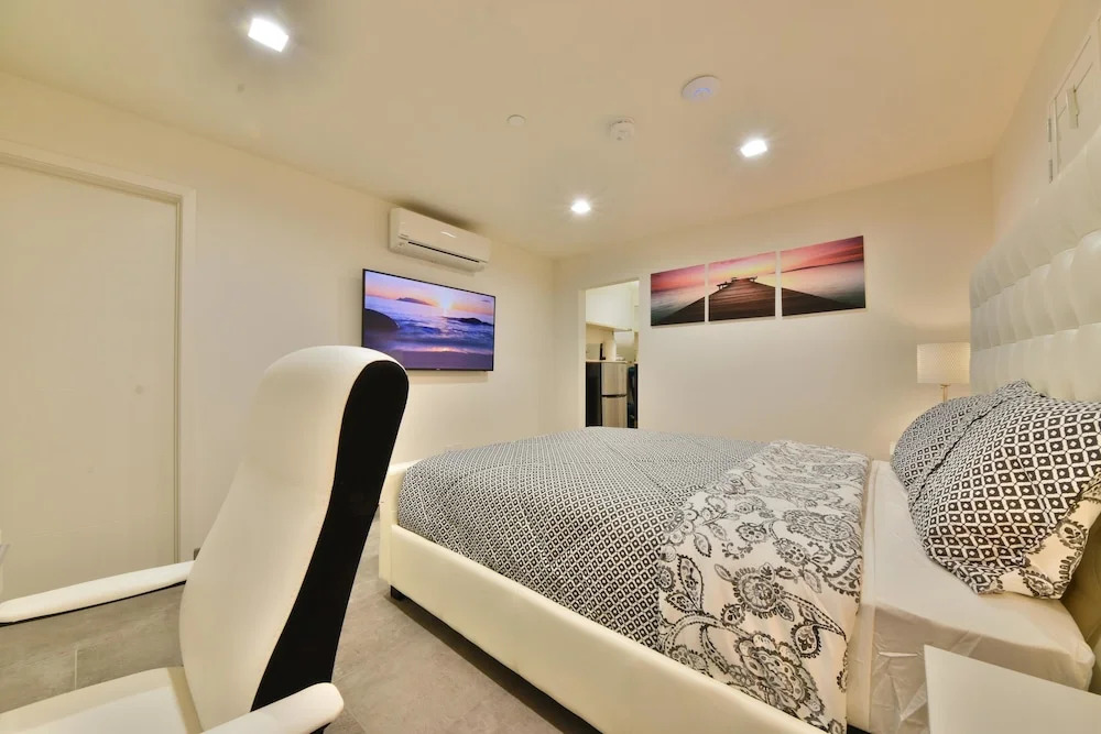 Stylish and Modern Private Bedroom Across Beach