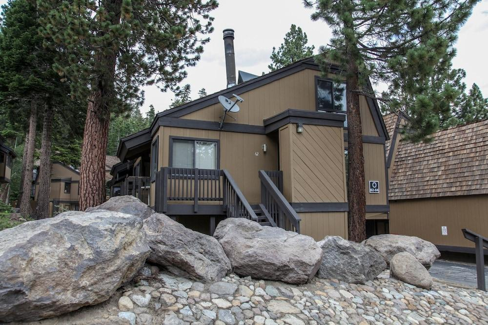 Bigwood 63 Cozy Mountain Home, 1 Car Garage, Close to Eagle Lodge by RedAwning