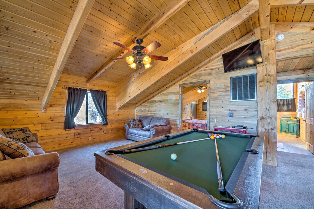 Pet-friendly Cloudcroft Cabin: Walk to Shop, Food