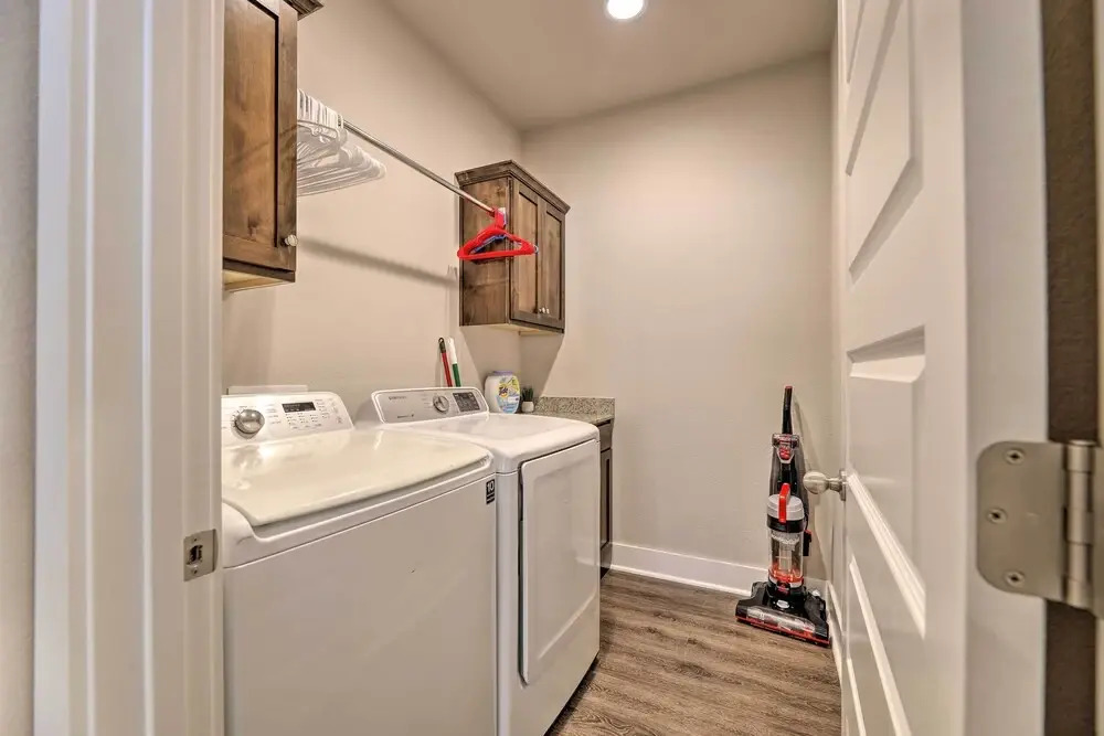 Fayetteville House: Pool Access & Gas Grill!