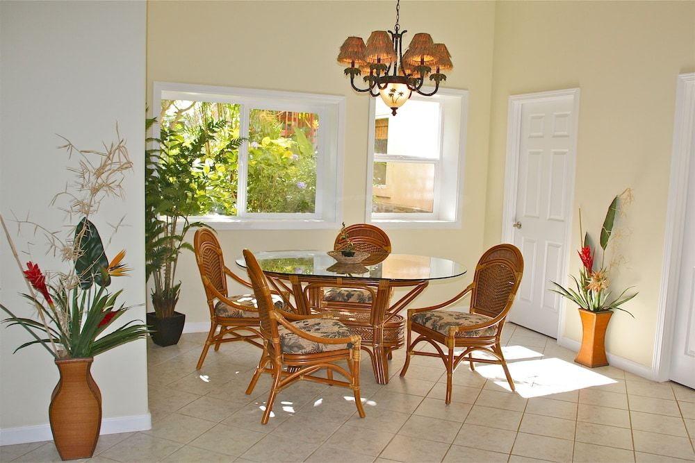 Maui Beach House B & B
