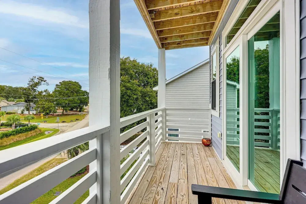 Explore the Seashore! Sunny Carolina Beach Home