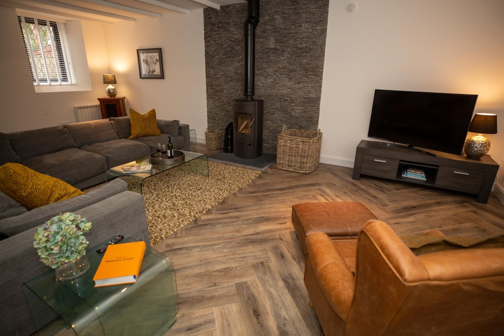 Stunning 3 Bed Converted Village Hall Near Kelso