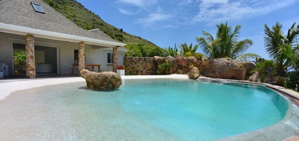 Villa La Roche Dans L'eau