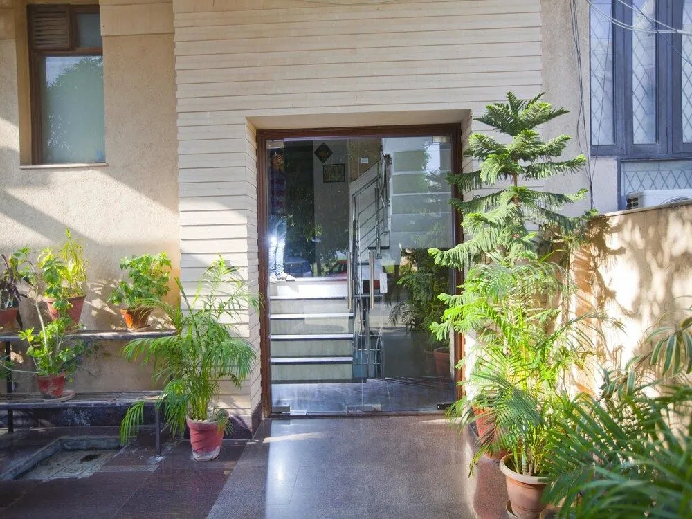 OYO 2216 Hotel Live Inn