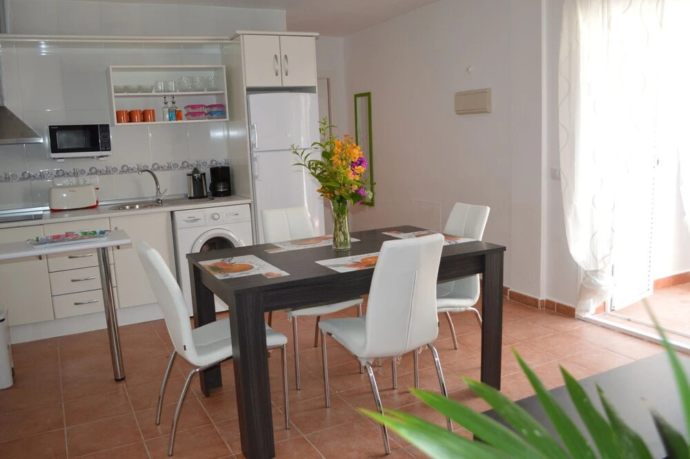 Ground floor apartment 1 bdr, private patio, South facing