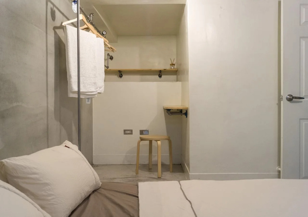 Pier 2 Hostel