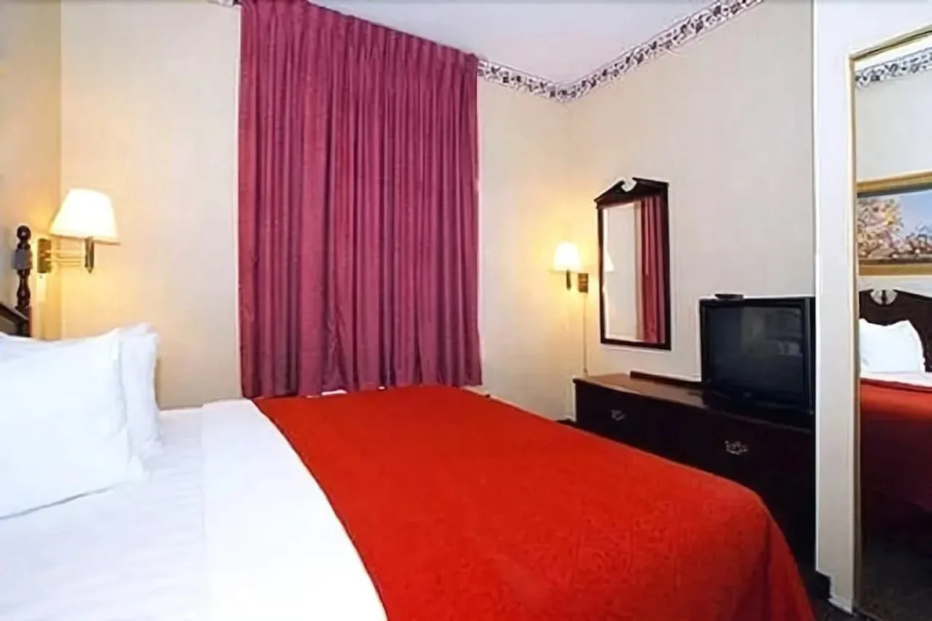 Ark Suites By OYO Jonesboro I-555