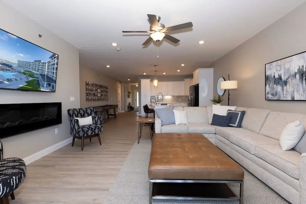 Topsider Condo w/ Stunning Lake Views, Shuffleboard & King Beds